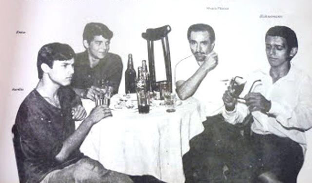 Álvaro Páscoa (segundo à direita) e Hahnemann (na ponta da mesa, à direita) no Ideal Club, em Manaus